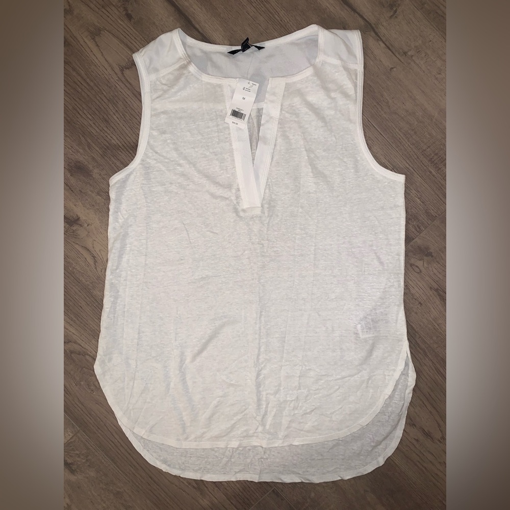 NWT Banana Republic linen blend sleeveless white  shirt size M